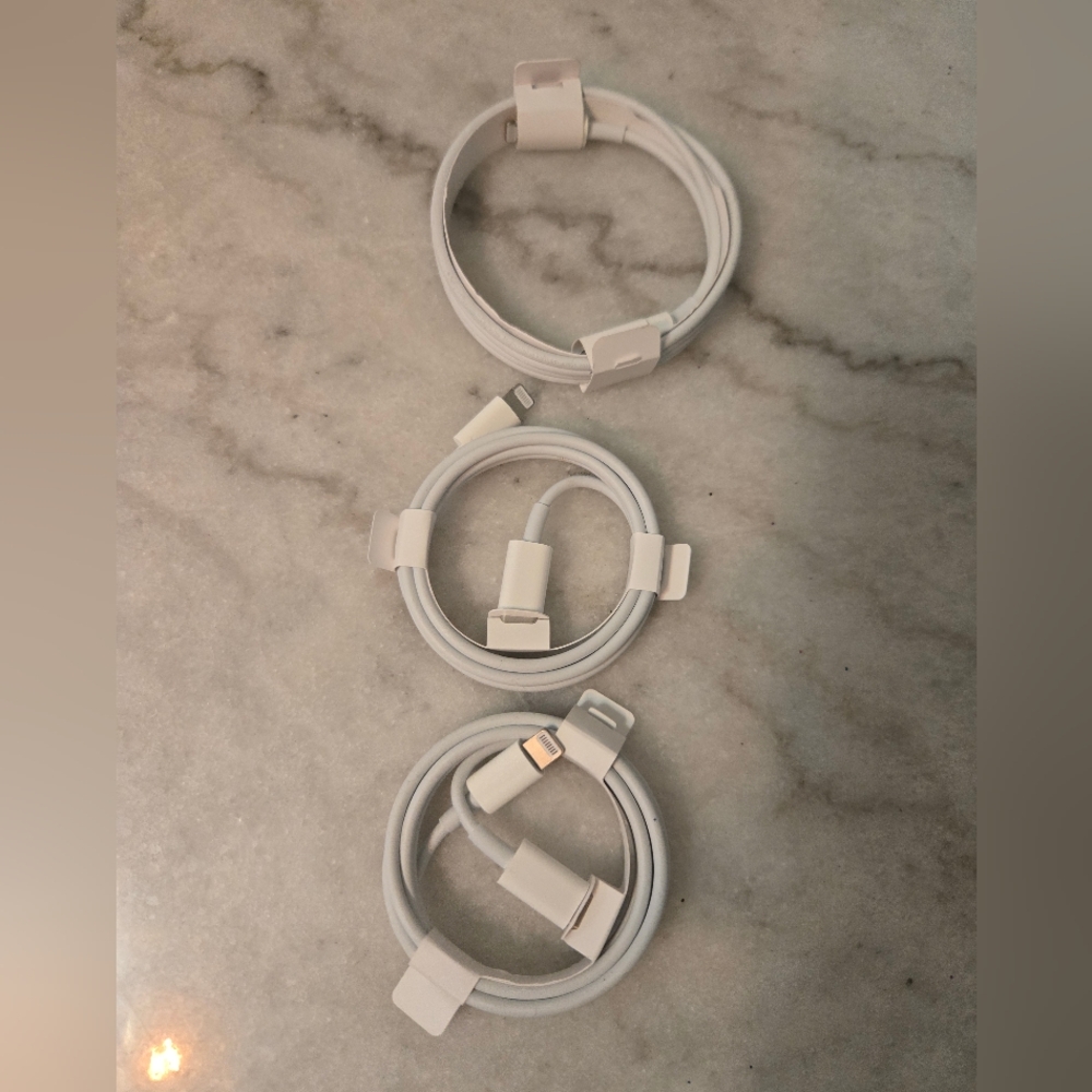 Apple White Charging Cables TypeC-lightning